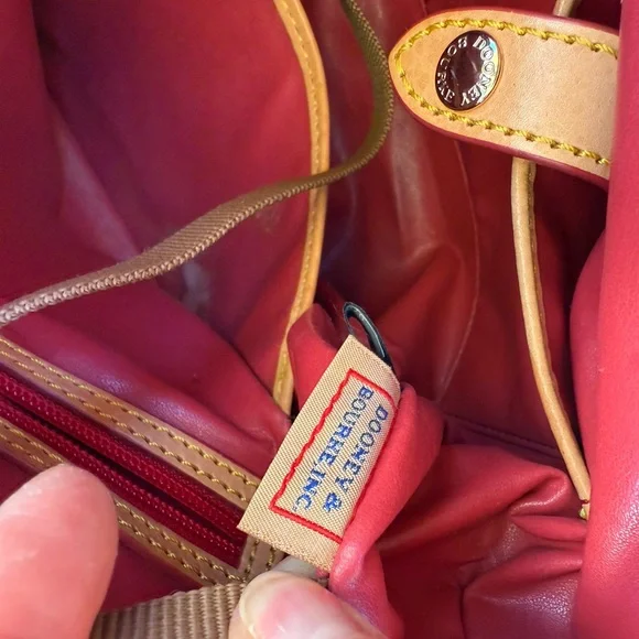 Dooney and Bourke, leather satchel Crossbody with matching wallet - Picture 4 of 9